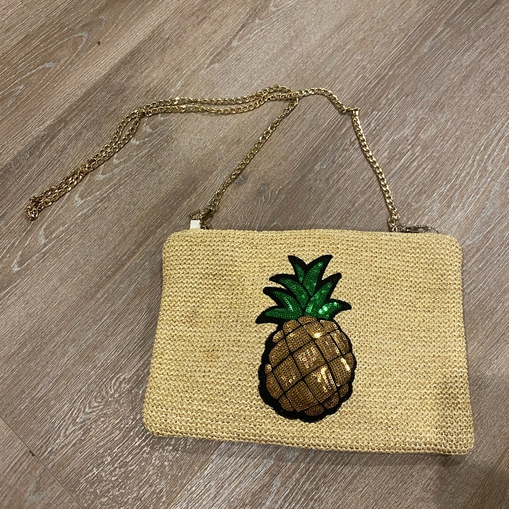Woven pineapple detail wristlet with golf removable chain strap, gold zipper